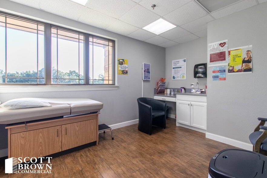 More Photos Of 3200 Colorado Blvd, Denton Healthcare For Lease