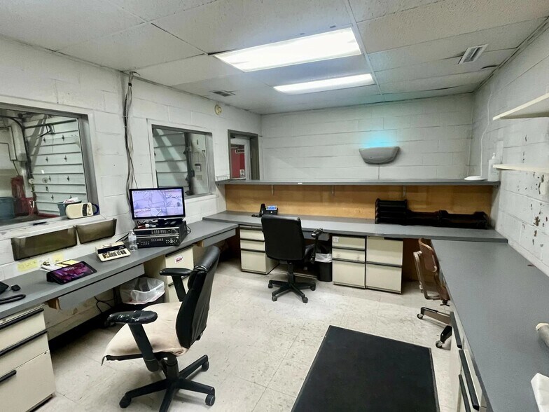 More Photos Of 931 SW 5th St, Oklahoma City Warehouse For Sale