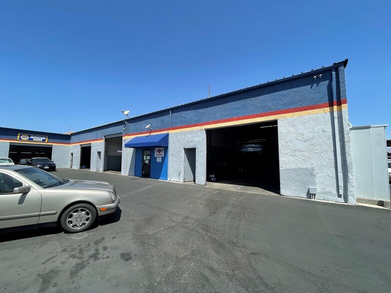 More Photos Of 74725 Joni Dr, Palm Desert Auto Repair For Sale