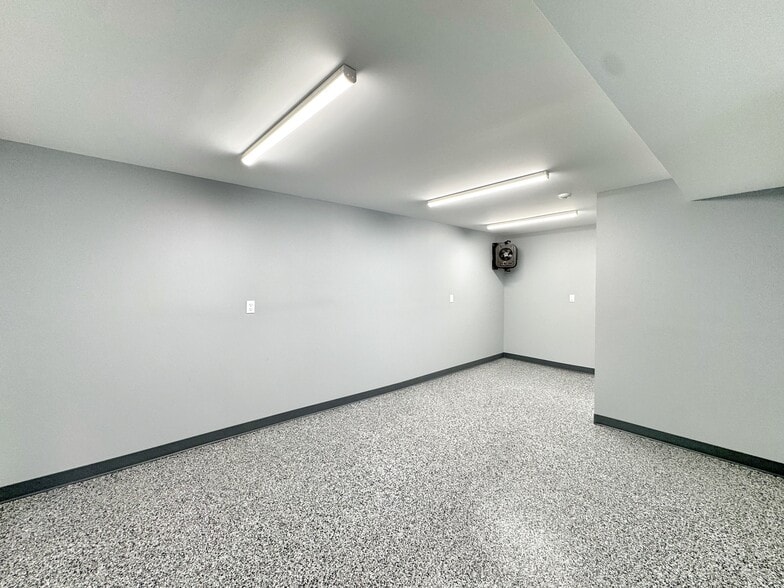 More Photos Of 16 Ruby St, Norwalk Manufacturing For Lease