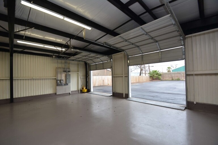 More Photos Of 5710 Star Ln, Houston Warehouse For Lease