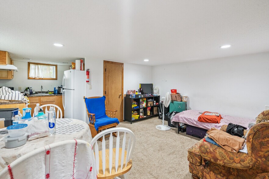 More Photos Of 920 High St, Grinnell Apartments For Sale