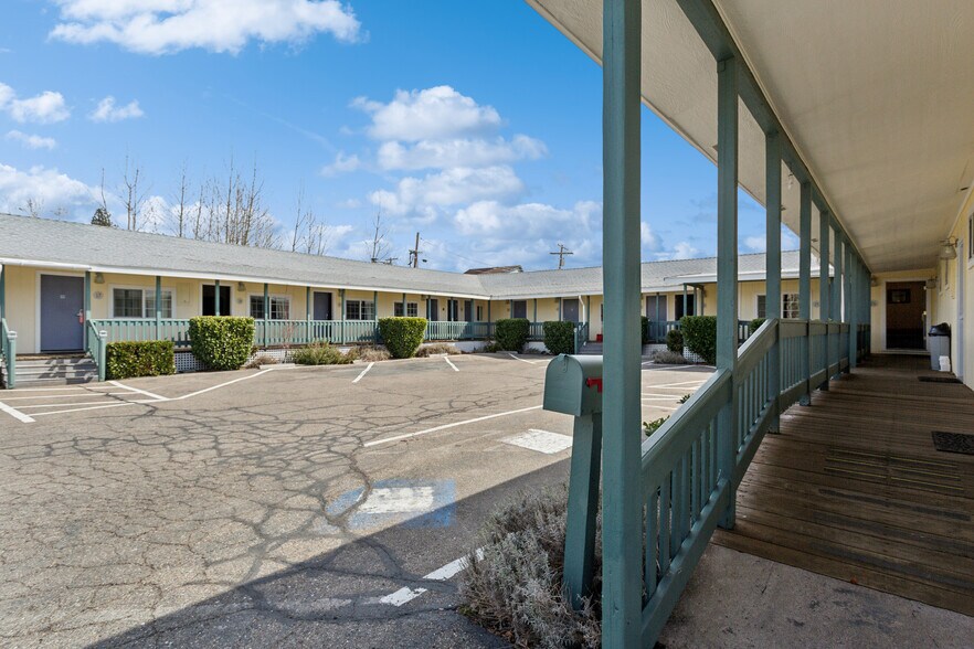 More Photos Of 724 N Mount Shasta Blvd, Mount Shasta Hotel For Sale