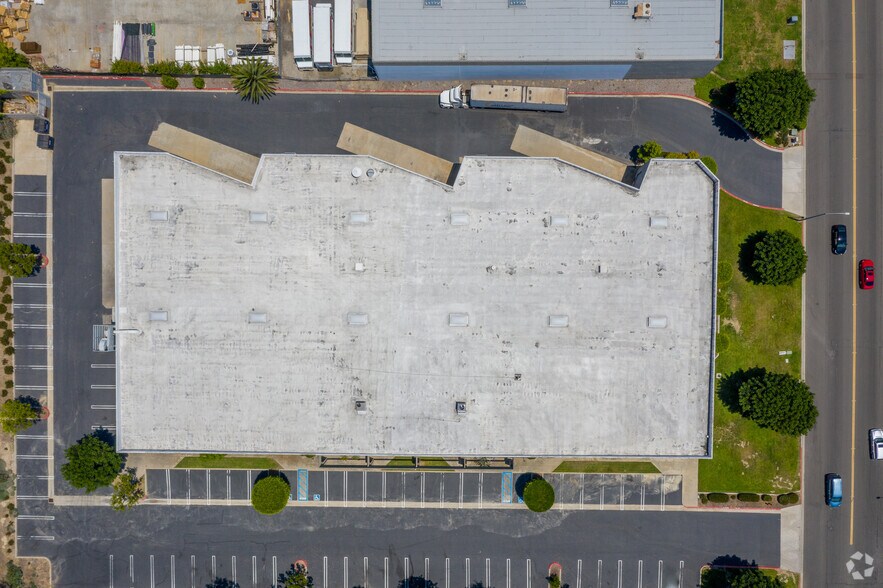 More Photos Of 2811 La Mirada Dr, Vista Manufacturing For Lease