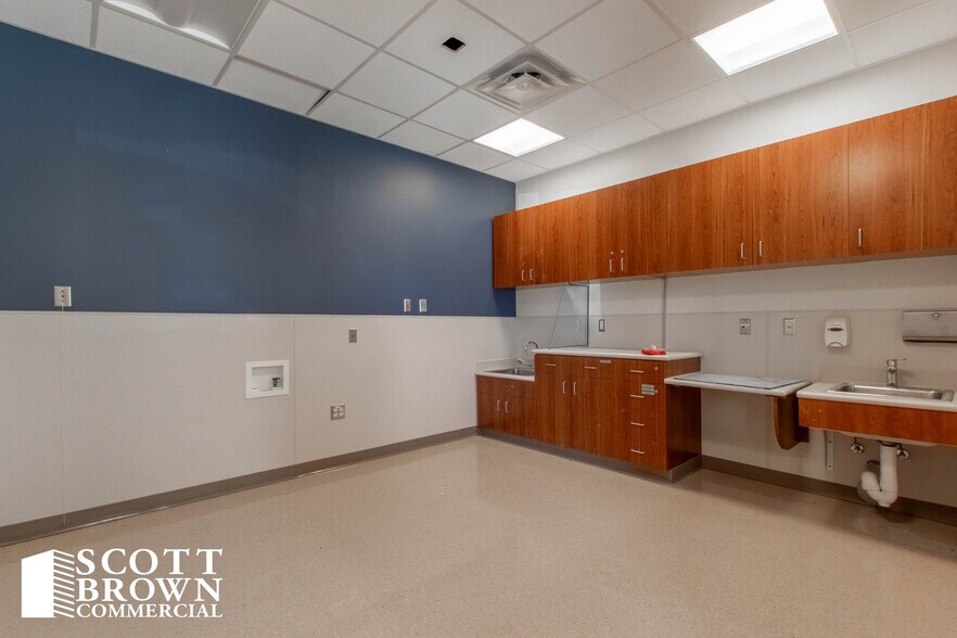 More Photos Of 2700 Village Pky, Highland Village Office For Lease