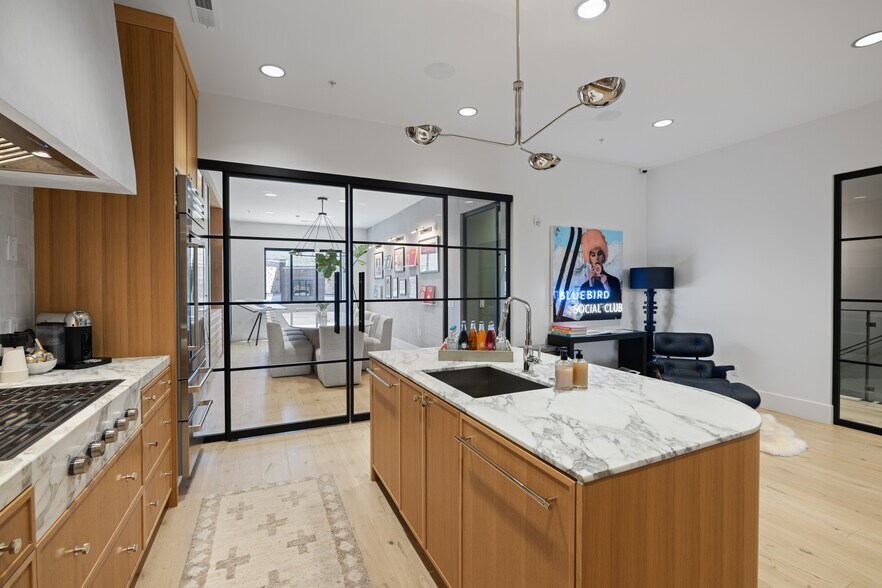 More Photos Of 4554 Forestdale Dr, Park City Light Manufacturing For Sale