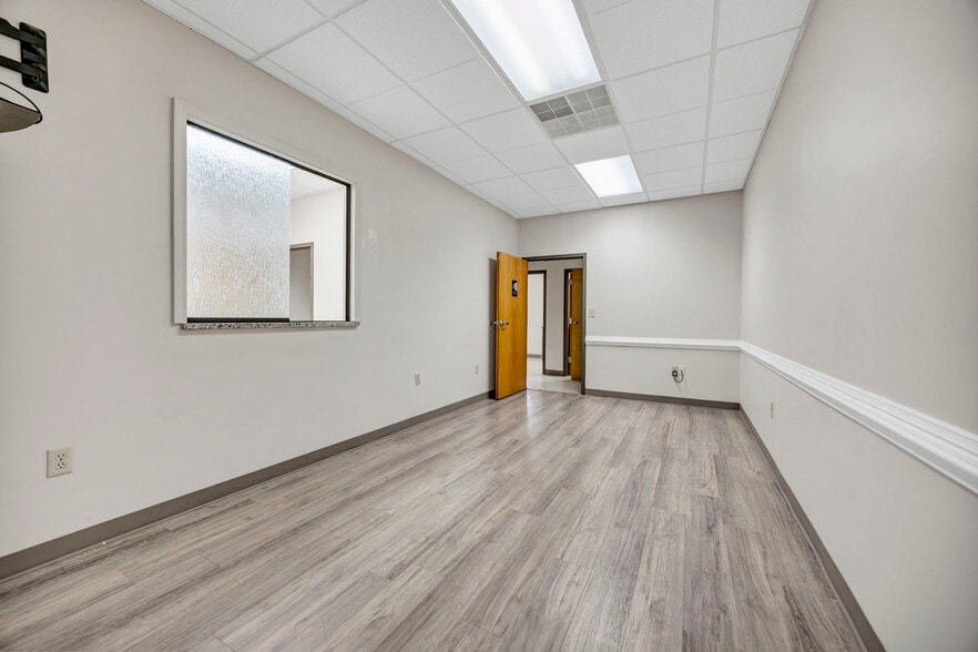 More Photos Of 4100 N Main St, Columbia Medical For Sale