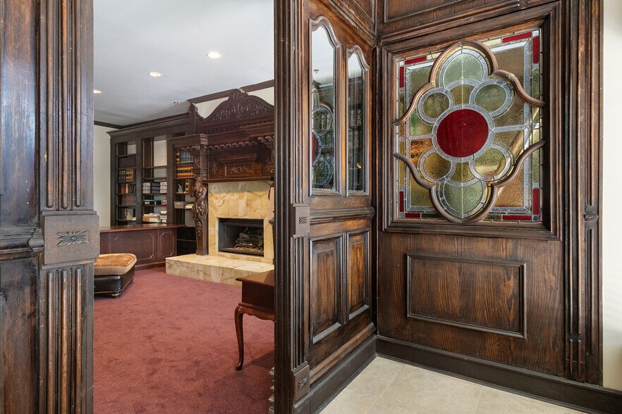 More Photos Of 4823 Broadway St, Addison Storefront Retail Office For Sale