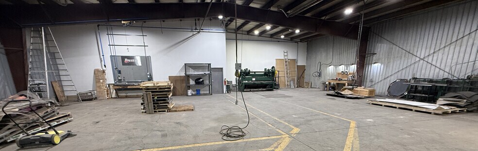 More Photos Of 2954 Day St, Sunnyside Industrial For Lease