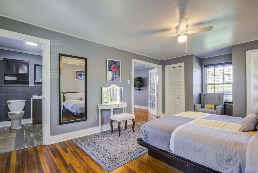 More Photos Of 1502 Market St, Galveston Hospitality For Sale