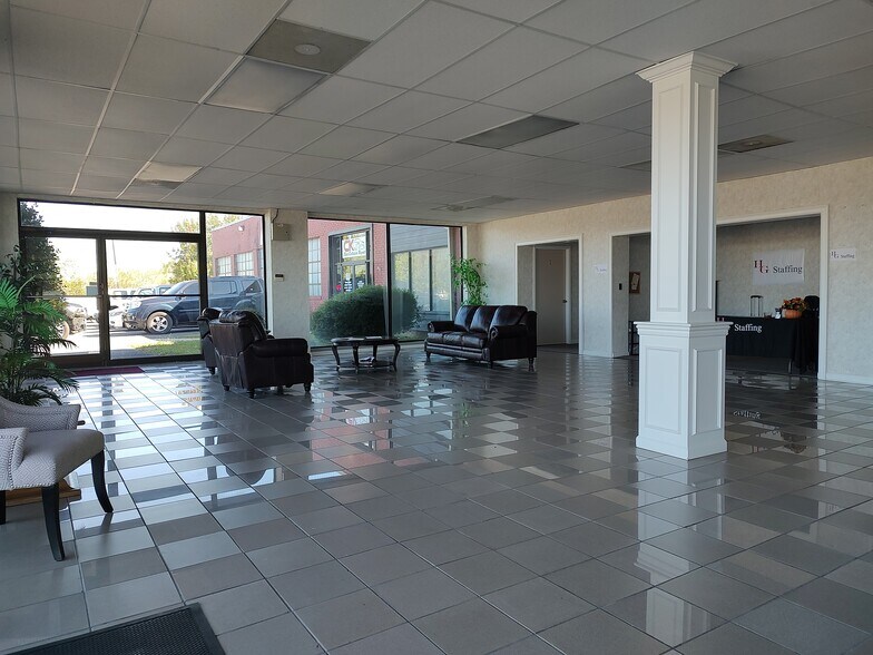 More Photos Of 1210 Madison St, Shelbyville Freestanding For Lease