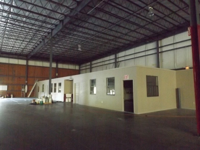 More Photos Of 20004 O'Brien Rd, Groveland Warehouse For Sale
