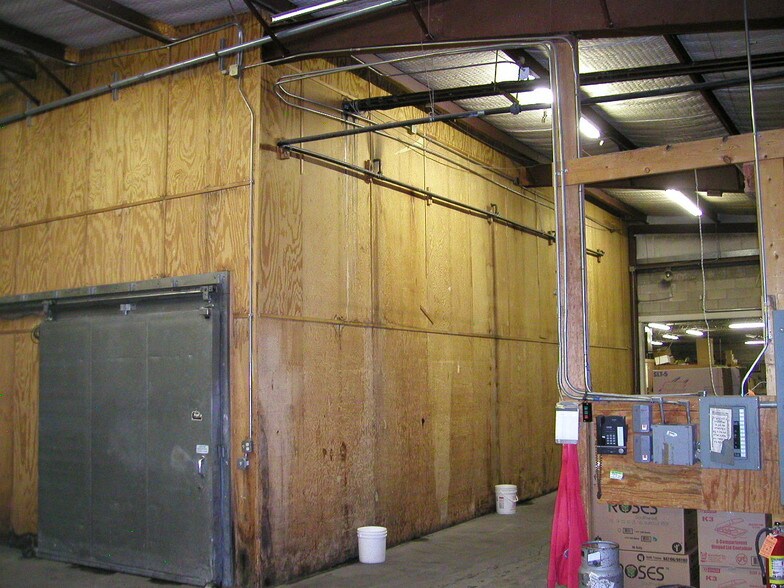 More Photos Of 2203-2205 W Main St, Farmington Distribution For Lease