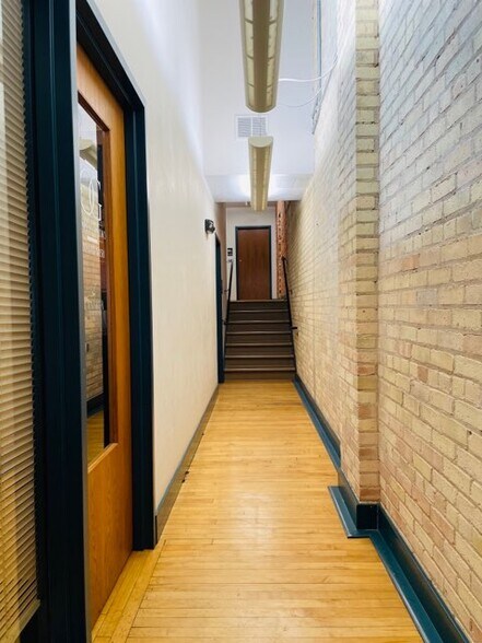 More Photos Of 1263 Main St, Green Bay Office For Lease