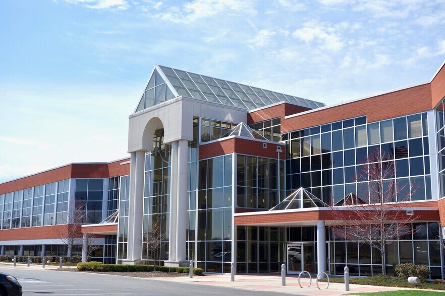 More Photos Of 4141 Heritage Center Dr, Copley Freestanding For Sale