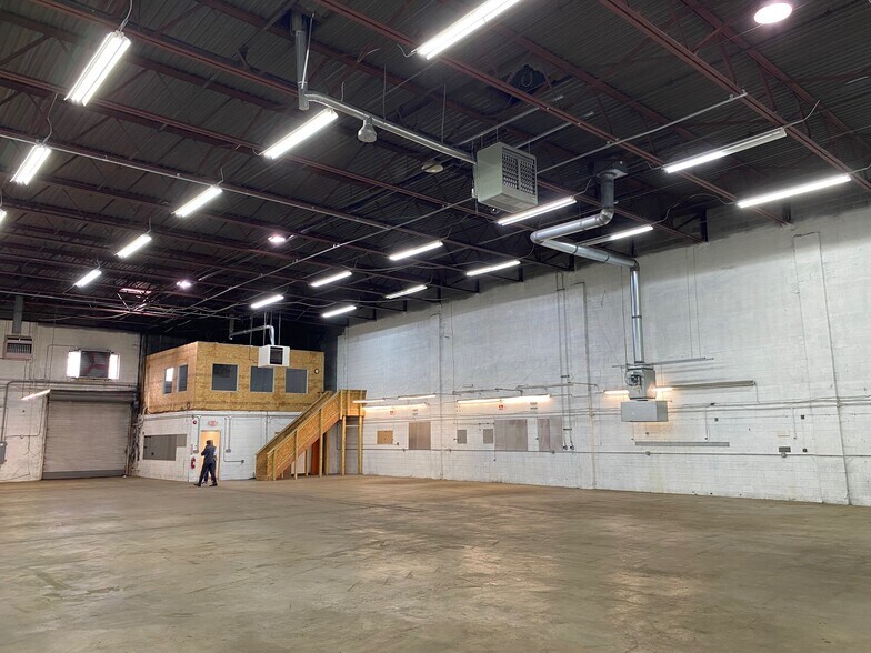 More Photos Of 5300-5320 Eisenhower Ave, Alexandria Warehouse For Lease