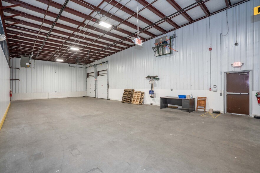 More Photos Of 299 Industrial Ln, Torrington Distribution For Lease