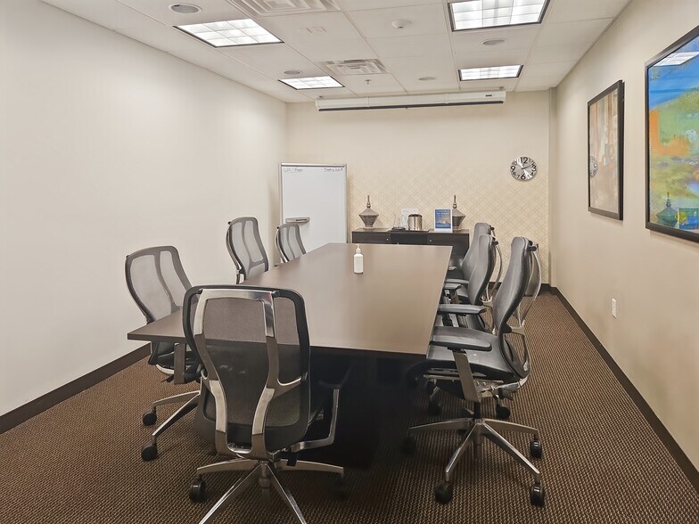 More Photos Of 800 E 101st Ter, Kansas City Coworking Space