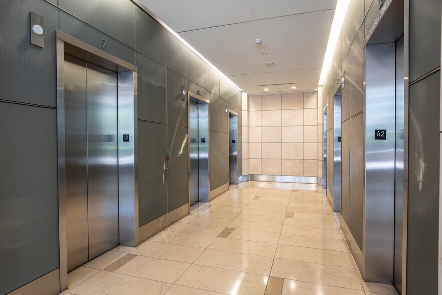 More Photos Of 1 E Washington St, Phoenix Office For Lease