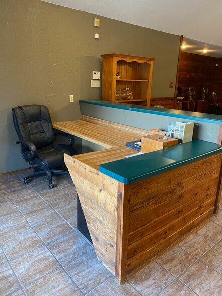 More Photos Of 8491 US Highway 281 N, Spring Branch Showroom For Sale