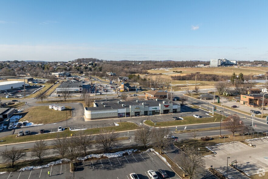 More Photos Of 1750 Loucks Rd, York Supermarket For Lease