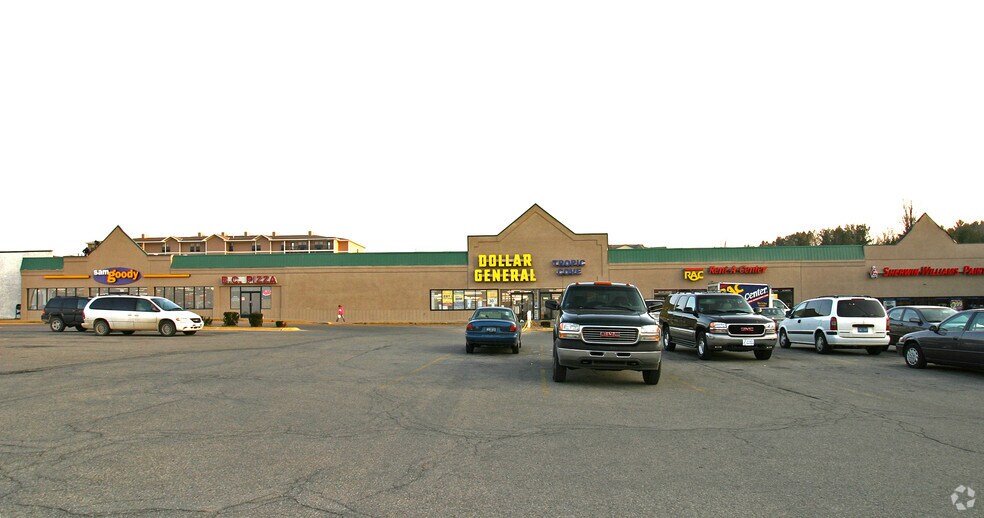 More Photos Of 910 S Spring St, Petoskey Storefront For Lease