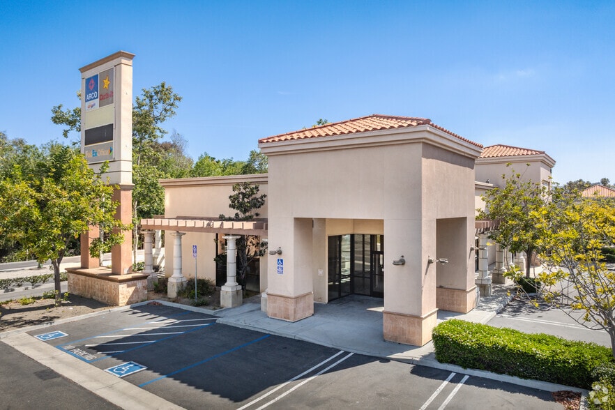 More Photos Of 640 Hacienda Dr, Vista Storefront For Sale