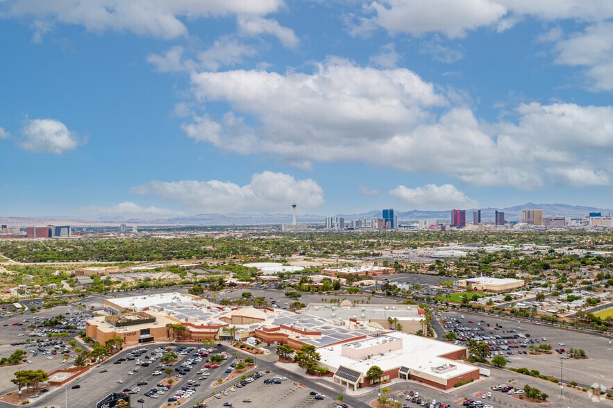 More Photos Of 4300 Meadows Ln, Las Vegas Unknown For Lease