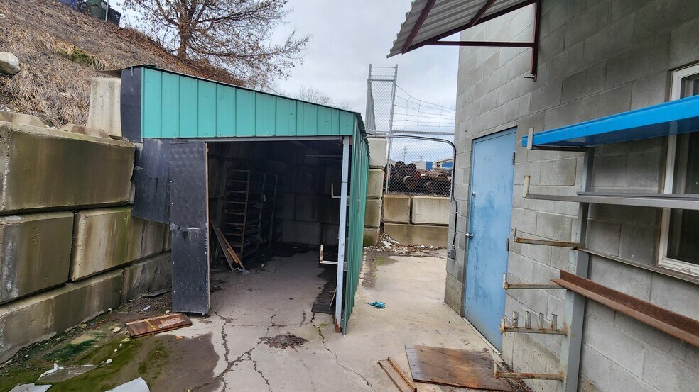 More Photos Of 1810 Kosmina Rd, Vernon Manufacturing For Sale