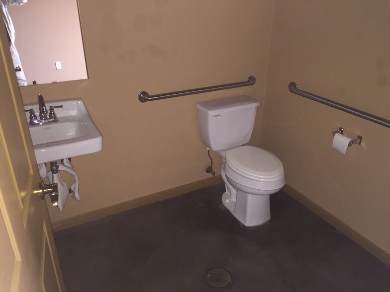 More Photos Of 1005 N 10th, Killeen Office Residential For Lease