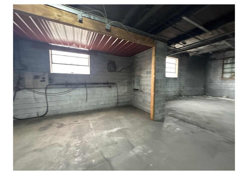 More Photos Of 50 N Harrison St, York Warehouse For Sale