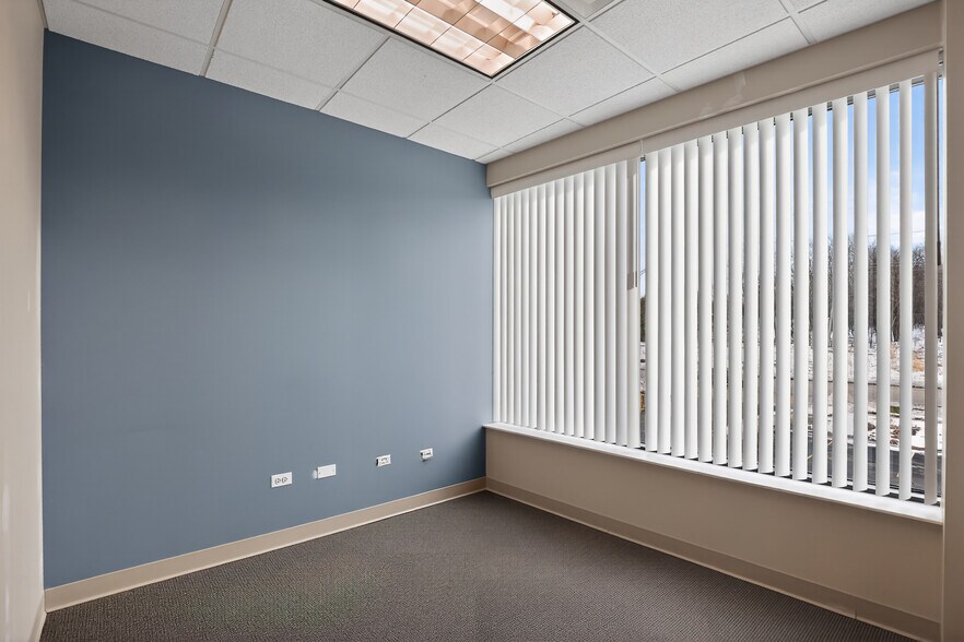 More Photos Of 213 Front St, Mchenry Office For Lease