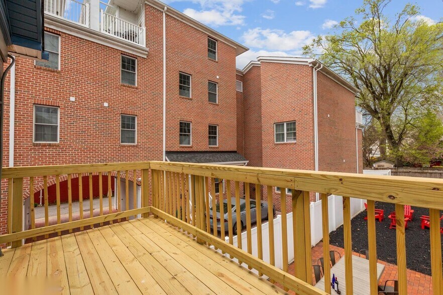 More Photos Of 220 West St, Annapolis Office For Sale