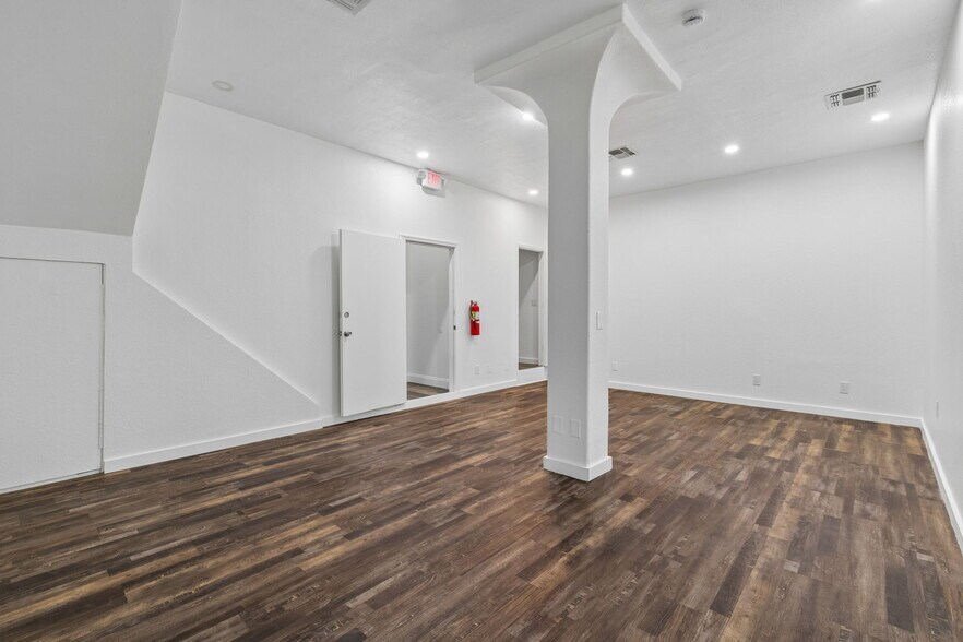 More Photos Of 6536 Lincoln Way N, Saint Petersburg Warehouse For Lease