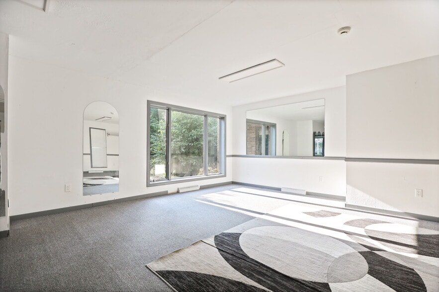 More Photos Of 2215 N Center Rd, Saginaw Office For Sale