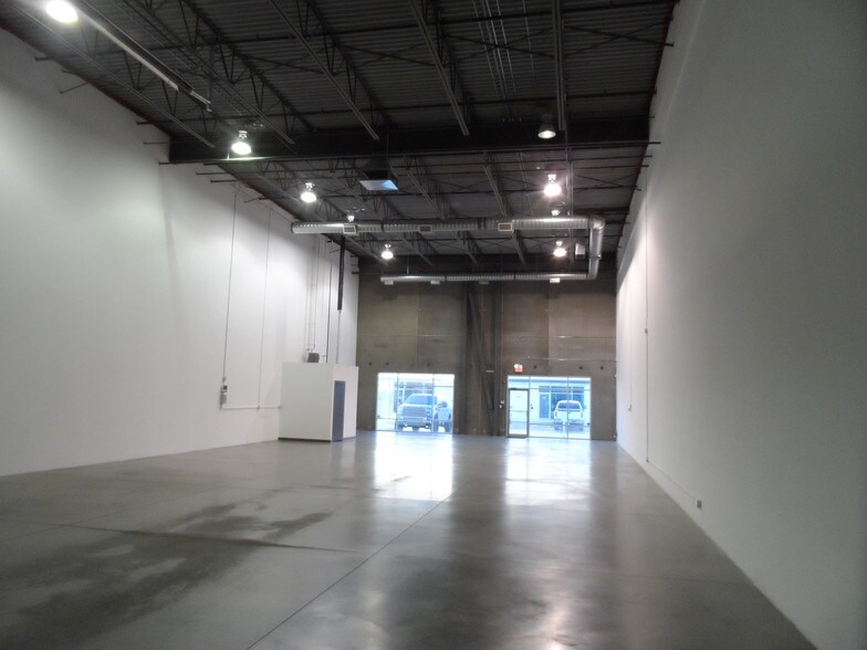 More Photos Of 118 East Lake Blvd NE, Airdrie Warehouse For Lease