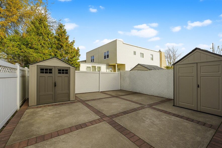 More Photos Of 191 Lamberts Ln, Staten Island Apartments For Sale