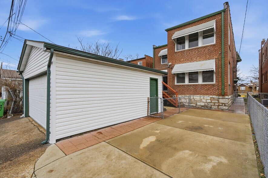 More Photos Of 5921 S Kingshighway Blvd, Saint Louis Multifamily For Sale