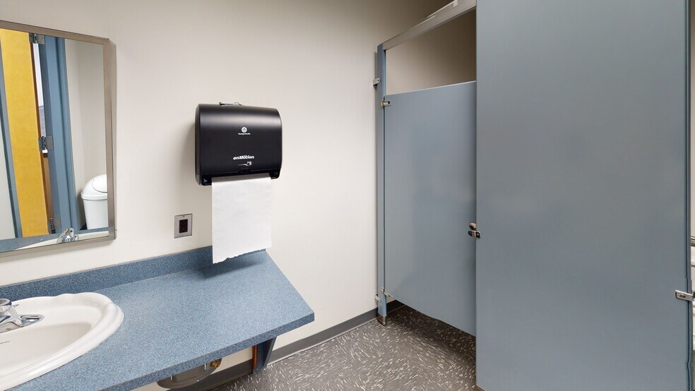 More Photos Of 3625 Quakerbridge Rd, Hamilton Medical For Lease