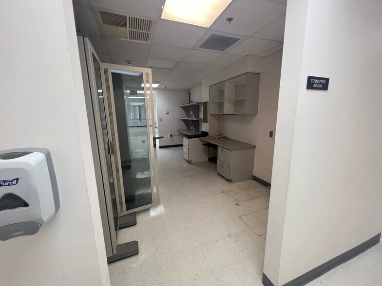 More Photos Of 420 Tamiami Trl S, Venice Medical For Sale