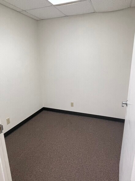 More Photos Of 7456 Reindeer Trl, San Antonio Warehouse For Lease