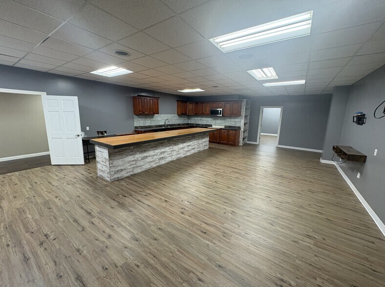 More Photos Of 7032 N Dixie Dr, Dayton Warehouse For Sale