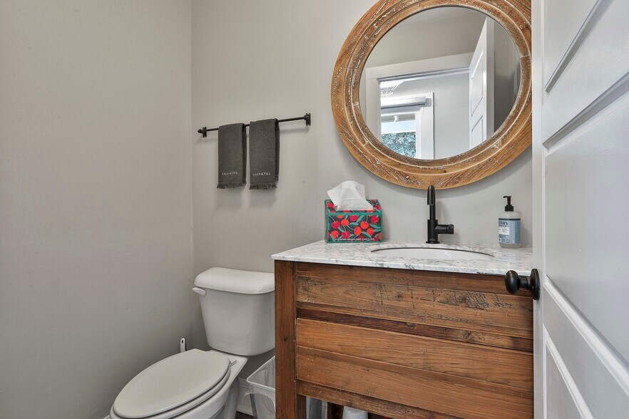 More Photos Of 53 Washington St, Fairburn Office For Sale