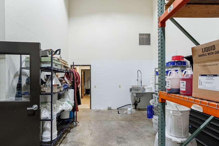 More Photos Of 1852 Fescue St SE, Albany Office For Sale