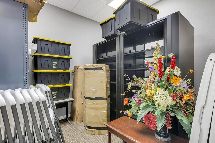 More Photos Of 501 E 7th St, Odessa Office For Sale