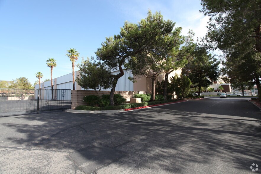 More Photos Of 145 E Reno Ave, Las Vegas Airplane Hangar For Sale