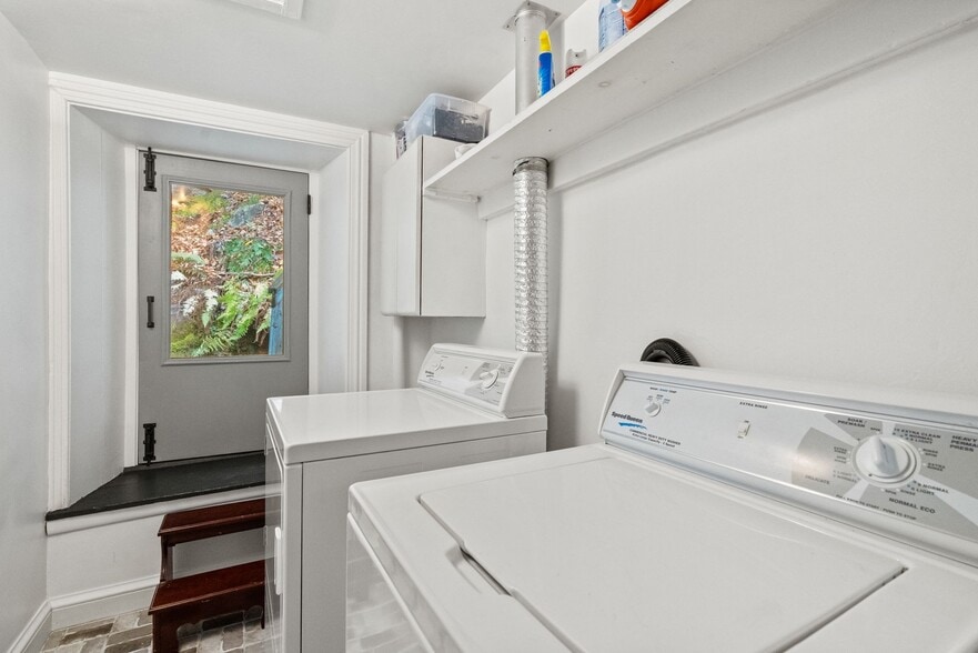 More Photos Of 23-25 Race St, Jim Thorpe Hospitality For Sale