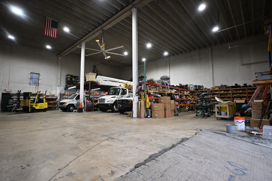 More Photos Of 4450 E 10th Ct, Hialeah Warehouse For Sale