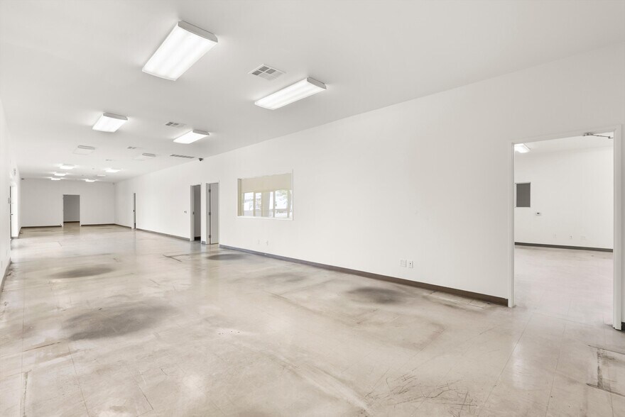 More Photos Of 6951 Oran Cir, Buena Park Warehouse For Lease