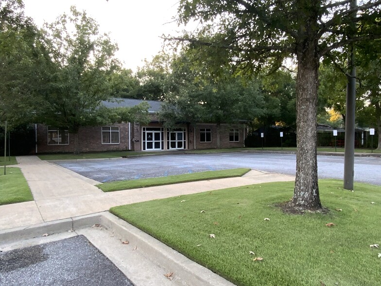 More Photos Of 1441 54th St, Columbus Office For Sale